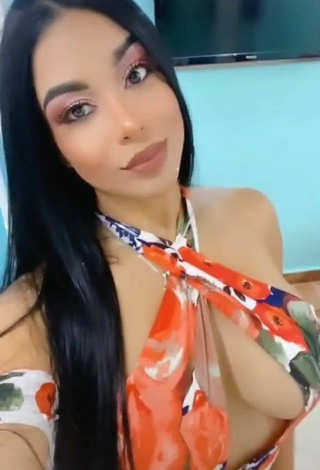 Attractive Franjomar Shows Cleavage (Side Boob)