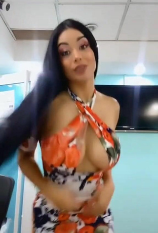 5. Attractive Franjomar Shows Cleavage (Side Boob)