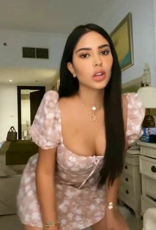 2. Franjomar Demonstrates Alluring Cleavage