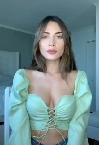 4. Sweet Georgina Mazzeo Shows Cleavage in Cute Green Crop Top