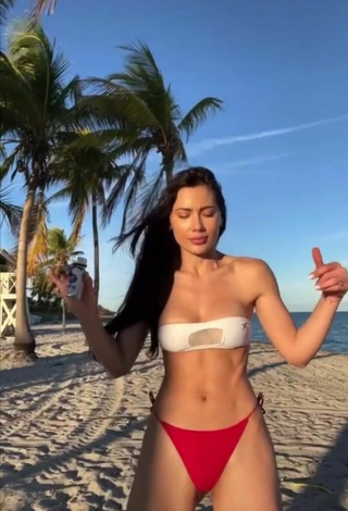 5. Alluring Georgina Mazzeo Shows Cleavage in Erotic Bikini at the Beach