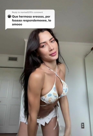 5. Elegant Georgina Mazzeo Shows Cleavage in Bikini (Underboob)