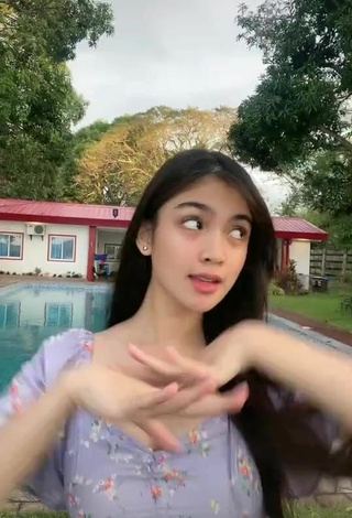 2. Sultry Heaven Peralejo Shows Cleavage at the Pool