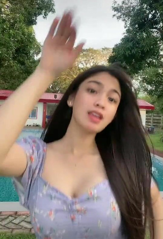 5. Sultry Heaven Peralejo Shows Cleavage at the Pool