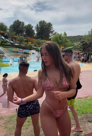 5. Sweetie Isabelli Brunelli in Bikini at the Pool