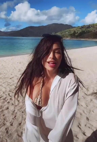 2. Fine Maddy Belle Shows Cleavage at the Beach