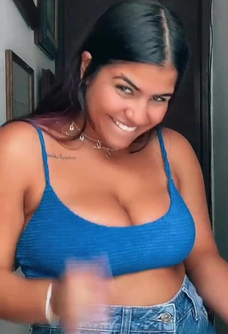 Hottest Julia Antunes Shows Cleavage in Blue Crop Top