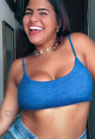 4. Hottest Julia Antunes Shows Cleavage in Blue Crop Top