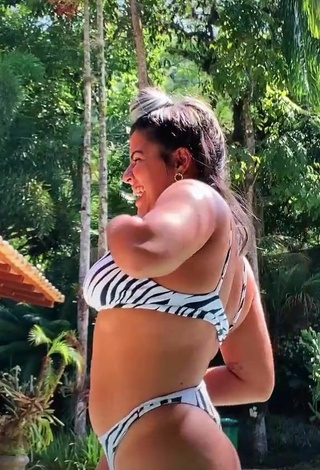 3. Pretty Julia Antunes Shows Cleavage in Zebra Bikini