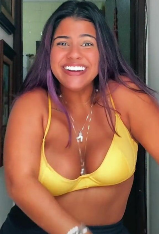 3. Julia Antunes Looks Alluring in Yellow Bikini Top and Bouncing Breasts