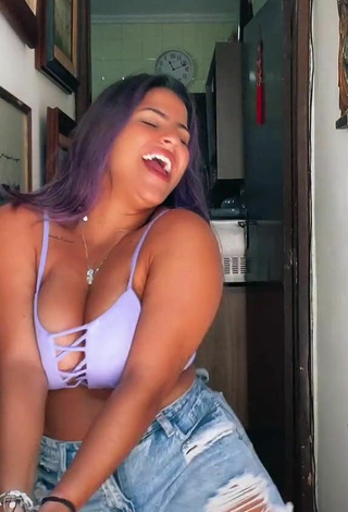 3. Fine Julia Antunes Shows Cleavage in Sweet Purple Crop Top