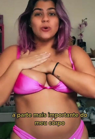 5. Sexy Julia Antunes Shows Cleavage in Pink Bikini