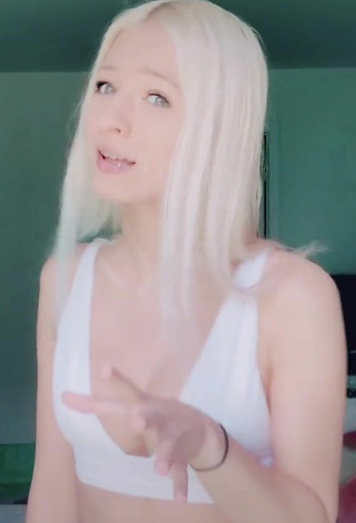 2. Sultry Kayla Polek Shows Cleavage in White Crop Top and Bouncing Boobs