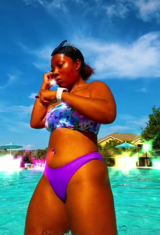 3. Luscious Keara Wilson in Bikini at the Swimming Pool