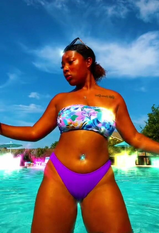 4. Luscious Keara Wilson in Bikini at the Swimming Pool