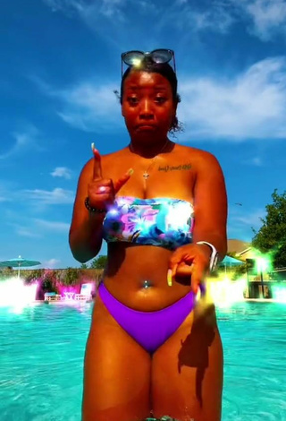 5. Luscious Keara Wilson in Bikini at the Swimming Pool