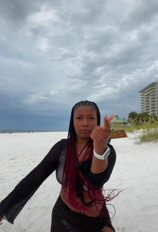 2. Sultry Keara Wilson in Crop Top at the Beach