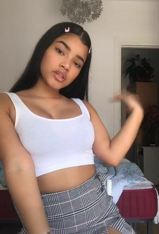 Sweetie kerlytaaaaa in White Crop Top