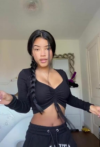 kerlytaaaaa in Nice Black Crop Top