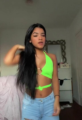 Elegant kerlytaaaaa Shows Cleavage in Lime Green Crop Top