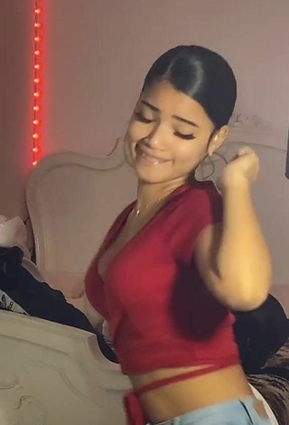 4. Sexy kerlytaaaaa Shows Cleavage in Red Crop Top