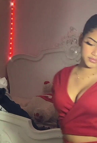 Wonderful kerlytaaaaa Shows Cleavage in Red Crop Top