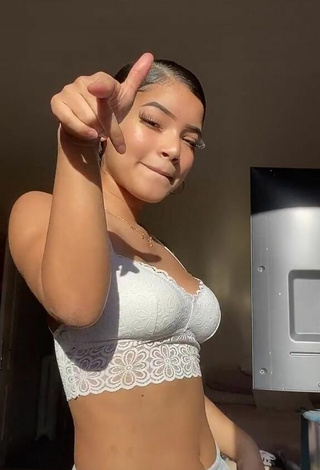 Fine kerlytaaaaa Shows Cleavage in Sweet White Crop Top