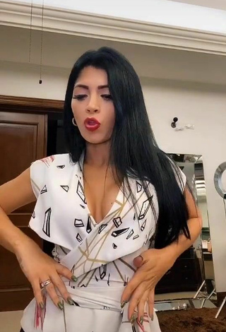 3. Kimberly Flores Demonstrates Sweet Cleavage