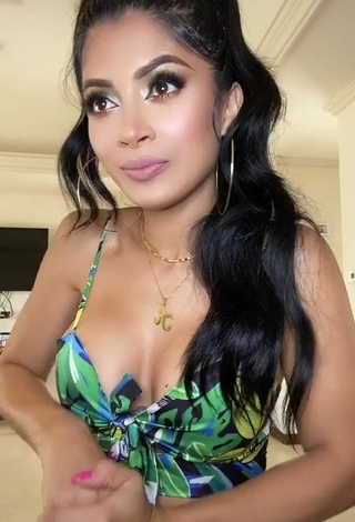 3. Beautiful Kimberly Flores Shows Cleavage in Sexy Crop Top