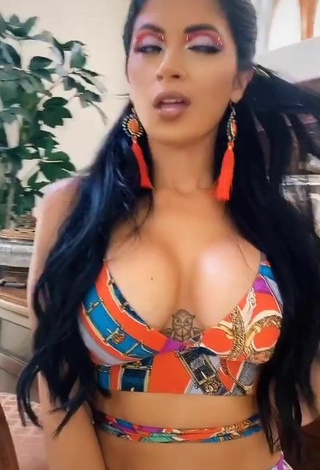 Seductive Kimberly Flores Shows Cleavage in Crop Top