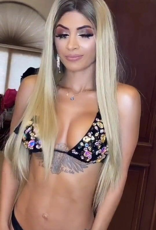 Sexy Kimberly Flores Shows Cleavage in Bikini