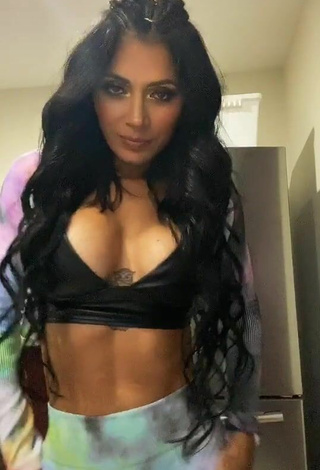 2. Lovely Kimberly Flores Shows Cleavage in Black Crop Top