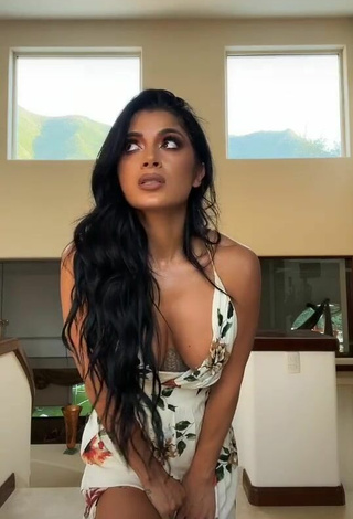 Dazzling Kimberly Flores Shows Cleavage