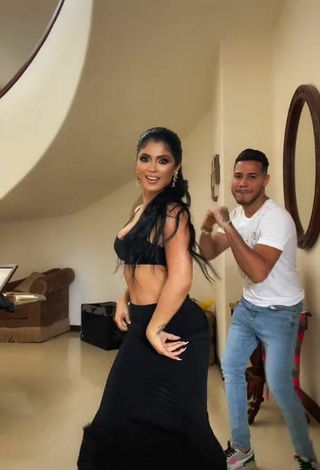 5. Pretty Kimberly Flores Shows Cleavage in Black Crop Top