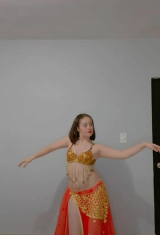 3. Sultry Kim Muñoz in Bra while doing Belly Dance