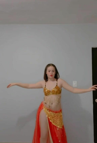 4. Sultry Kim Muñoz in Bra while doing Belly Dance