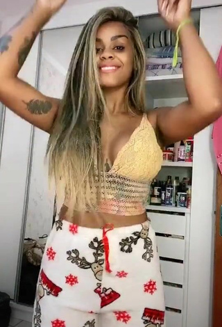 3. Luscious Lais Cristina Oliveira Shows Cleavage in Crop Top