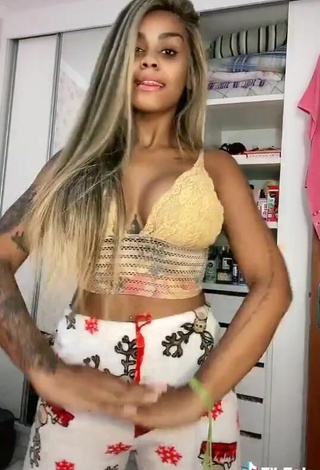 4. Luscious Lais Cristina Oliveira Shows Cleavage in Crop Top