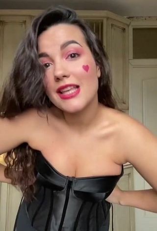 Sultry Lana Shows Cleavage