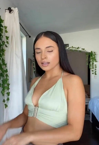 3. Sultry Leslie Contreras in Light Green Crop Top