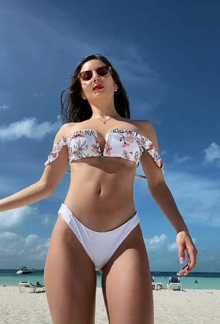 Andrea Caro Demonstrates Erotic Bikini at the Beach