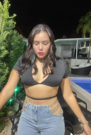 3. Sultry Lorrayne Oliveira in Black Crop Top