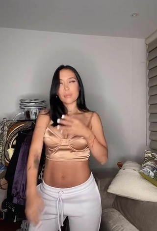 4. Titillating Luisa Fernanda Cataño Ríos in Golden Crop Top