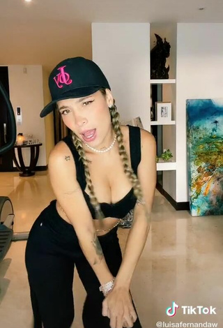 4. Sexy Luisa Fernanda Cataño Ríos in Black Crop Top