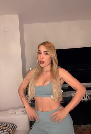 Sultry Luisa Fernanda Cataño Ríos Shows Cleavage in Grey Crop Top