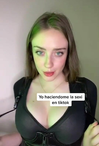 2. Cute Magui Ansuz Shows Cleavage in Black Top