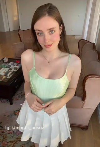 4. Hottie Magui Ansuz Shows Cleavage in Light Green Top