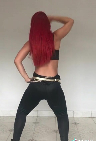 5. Sultry Mayca Delduque in Black Leggings while Twerking