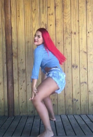 2. Sultry Mayca Delduque Shows Butt