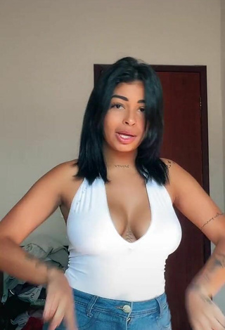 5. Luscious MC Lya Shows Cleavage in White Top